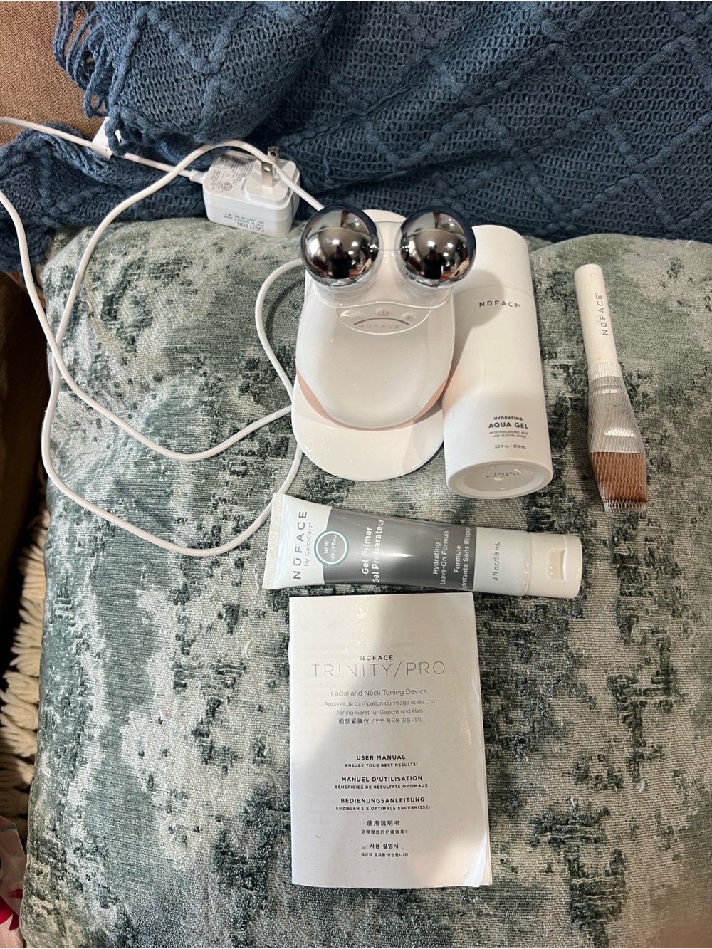 NuFACE White Facial Toning Device with Aqua Gel and Application Brush